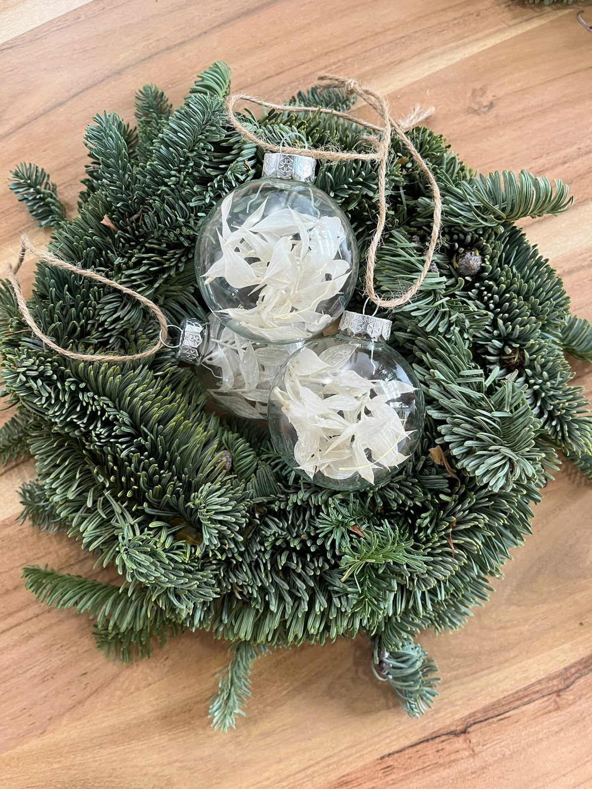 Pack 4 boules de Noël avec fleurs